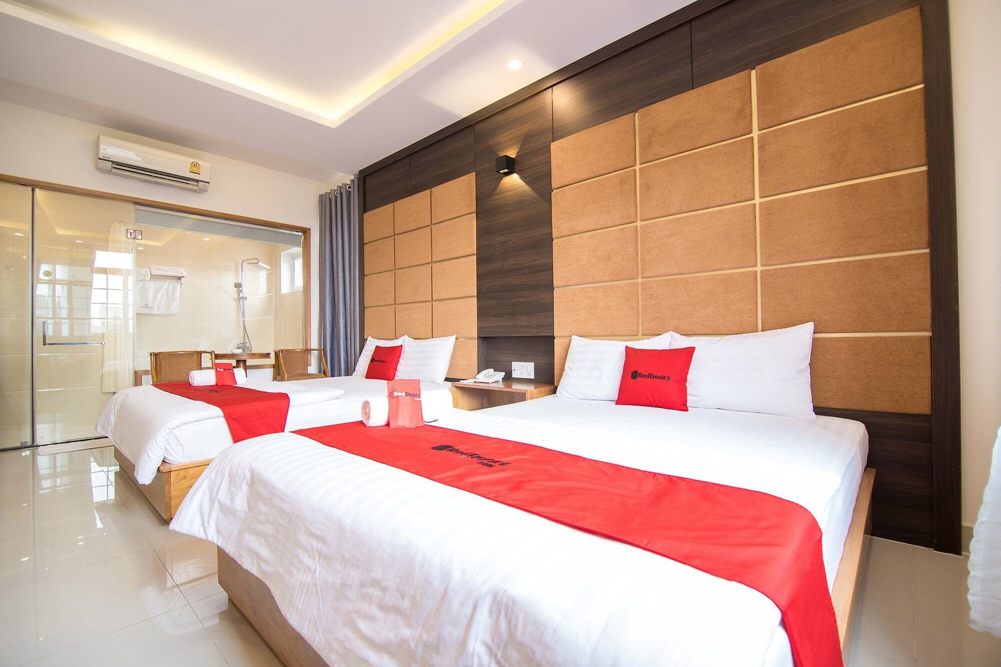 Reddoorz Plus Near Lotte Mart Cong Hoa 호치민 외부 사진